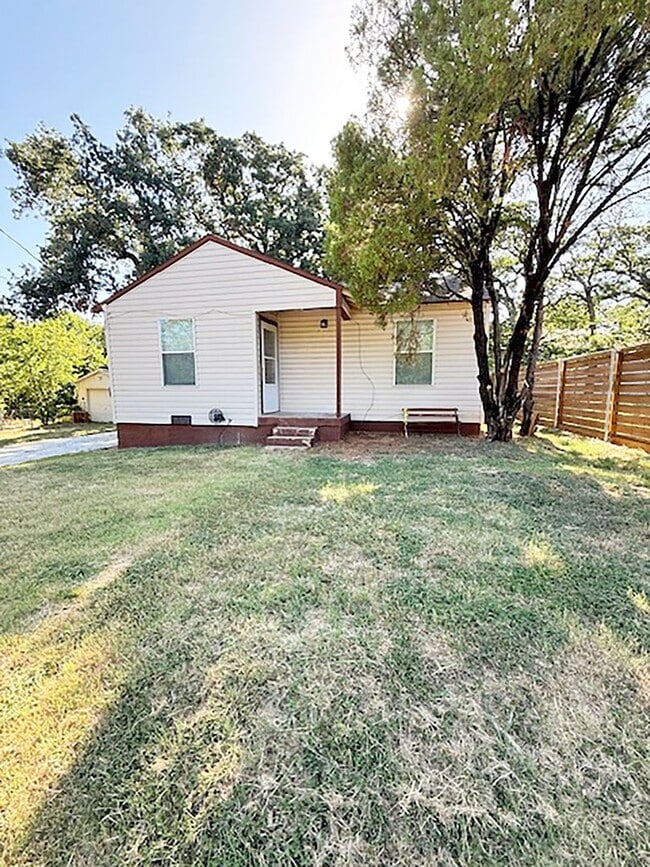 NIce 2 Bdrm 1 Bath Home near UNT and I-35E... - NIce 2 Bdrm 1 Bath Home near UNT and I-35E...