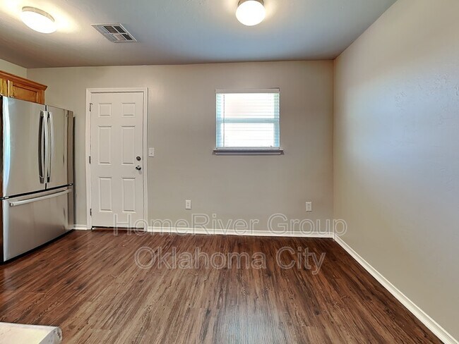 Building Photo - 8601 SW 46th Pl