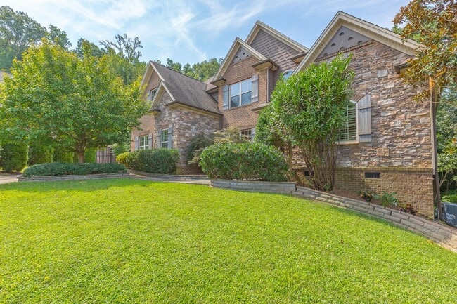 Building Photo - Fully Furnished Home!
