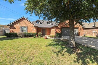 Building Photo - 6601 Pine Hills Ln