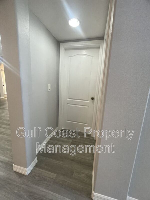 Building Photo - 2827 Suncoast Lakes Blvd