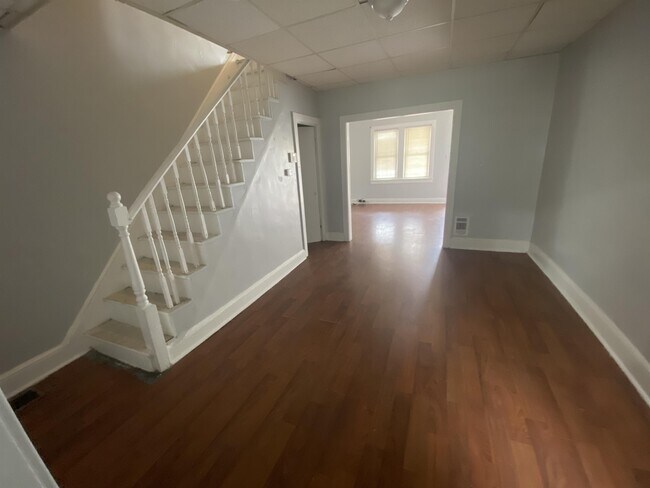 Building Photo - 2747 Saunders St