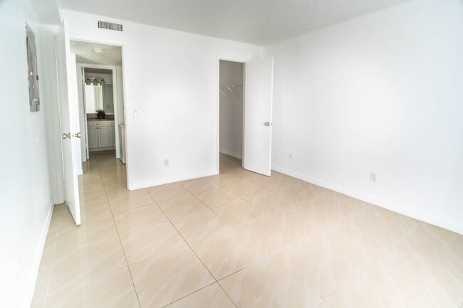 Building Photo - Hermitage Apartments