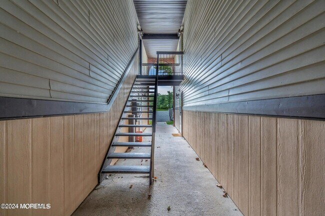 Building Photo - 11 Phoenix Ct
