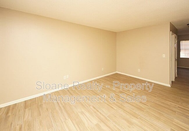 Foto del edificio - 296 Fleming Rd