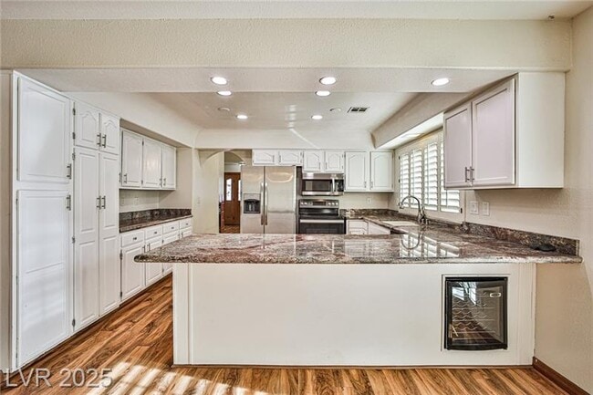 Foto del edificio - 6315 N Park St