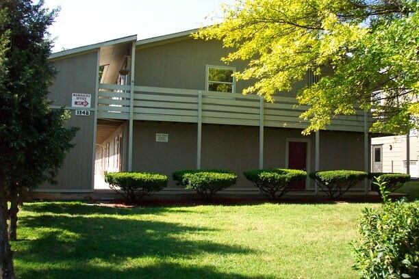 Building Photo - 1348 E McDaniel St