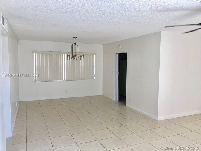 Building Photo - 121 Golden Isles Dr