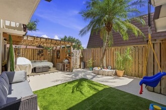 Building Photo - 1806 18th Ln
