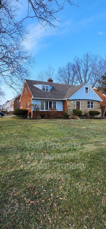 Foto del edificio - 21329 Lakeshore Blvd