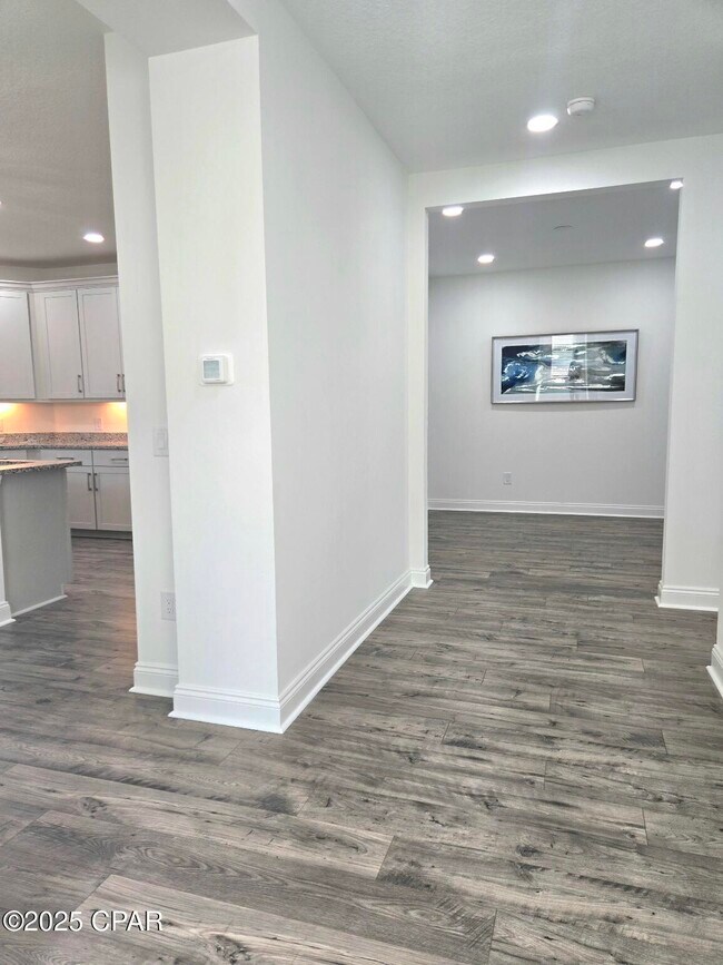 Building Photo - 8914 Parrot Pl