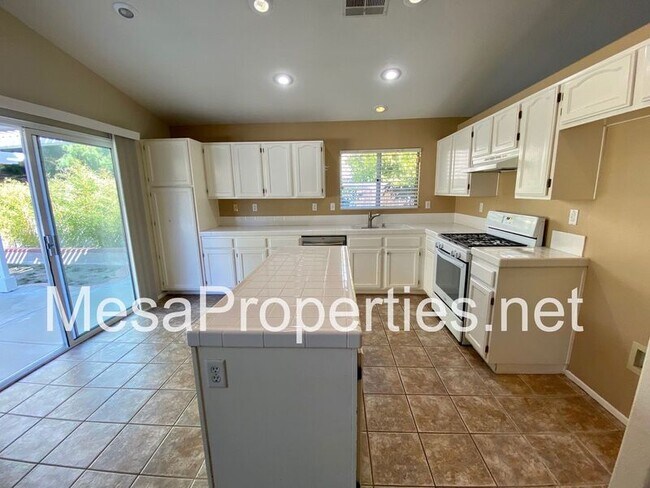 Foto del edificio - 14042 Sweet Grass Ln
