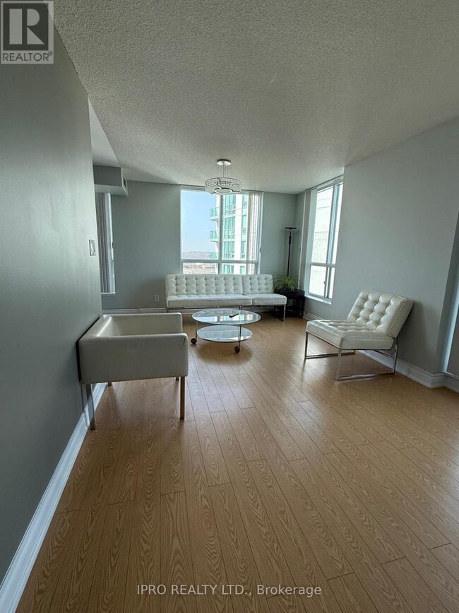 Photo du bâtiment - 4850-4850 Glen Erin Dr
