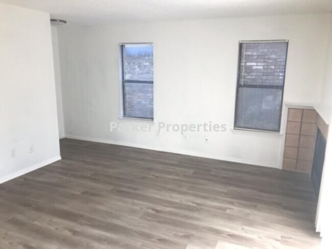 Foto del edificio - 1555 Sunrise Ln