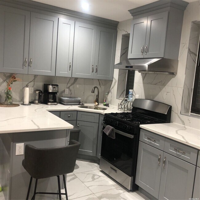 Foto del edificio - 43-22 63rd St
