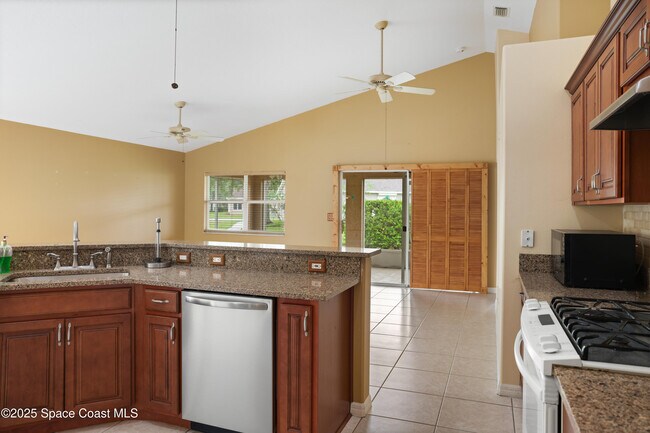 Building Photo - 645 Brockton Way