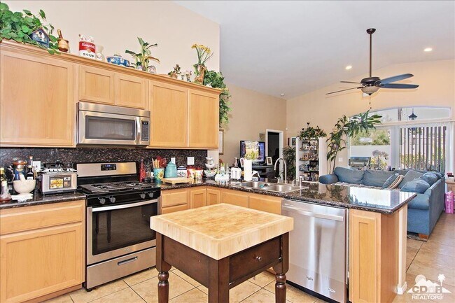 Building Photo - 67968 Whitney Ct