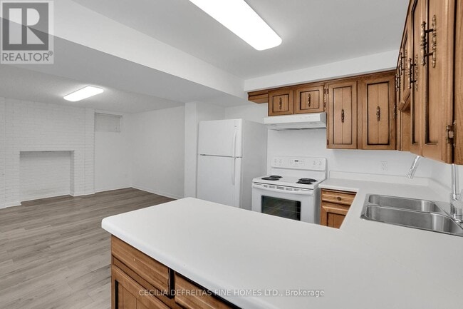 Building Photo - 54 Ashburn Crescent