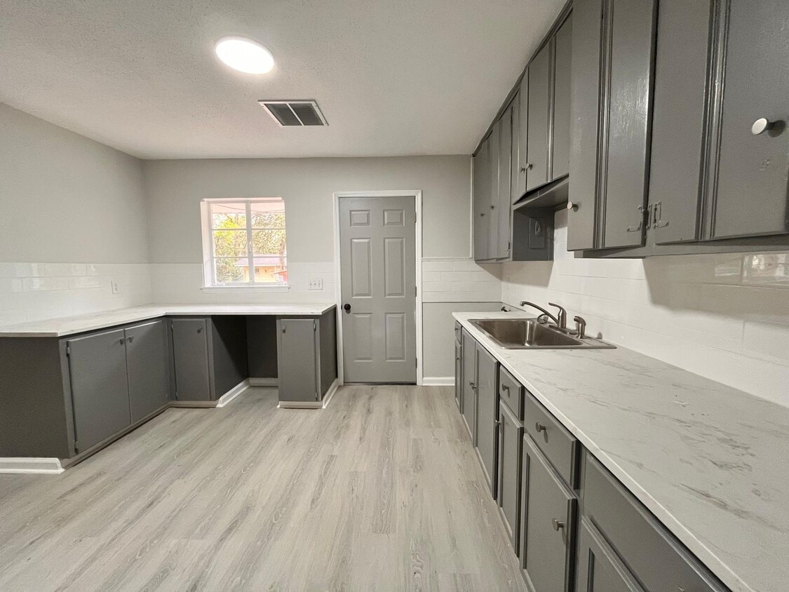 Foto principal - 962 Hanover Dr