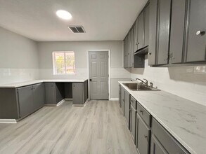 Building Photo - 962 Hanover Dr