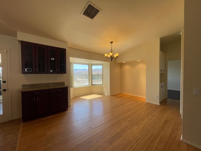 Building Photo - Palmdale 3 Bedroom + 2 Bathroom