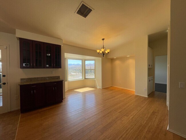 Foto del edificio - Palmdale 3 Bedroom + 2 Bathroom