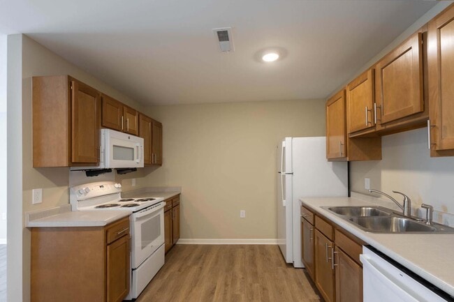 Zane Trace Village - 1600 Adams Ln Zanesville, OH 43701