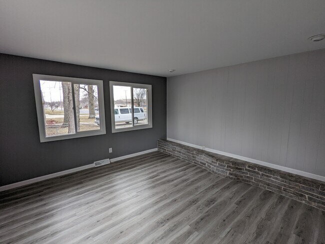 Building Photo - 857 Brendonwood Dr