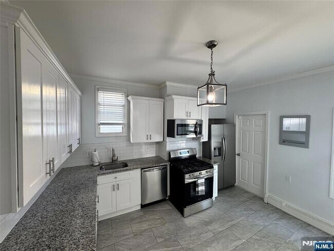 Foto del edificio - 24 Pamrapo Ave