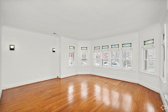 Building Photo - 2737 W Lunt Ave