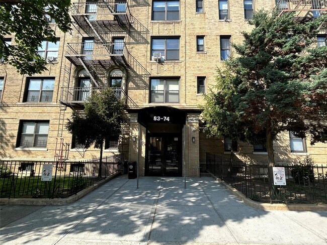 Foto del edificio - 83-74 Talbot St