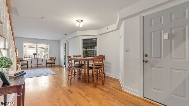 Building Photo - 112 N Broadway