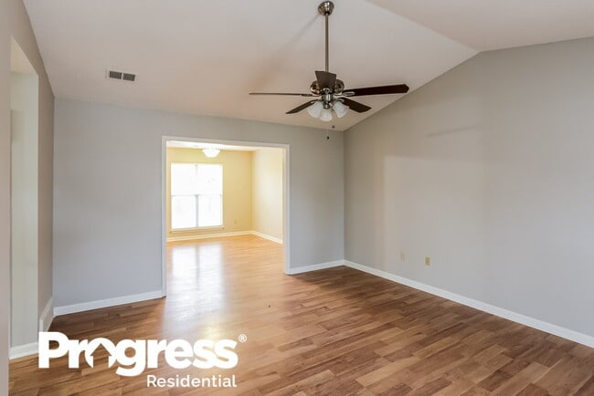 Foto del edificio - 5850 Waverly Dr