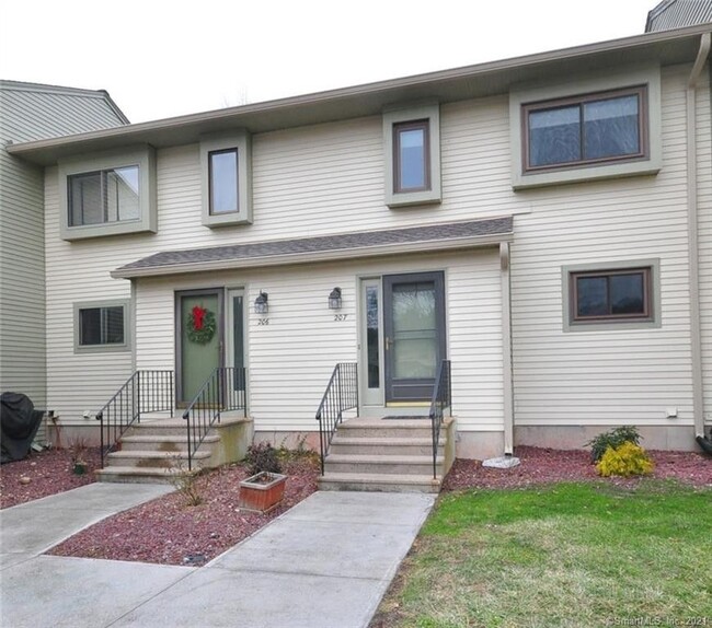 Building Photo - 207 Summer Hill Dr