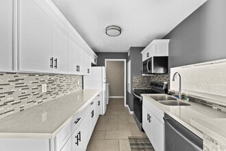 Building Photo - 10673 Braes Bend Dr
