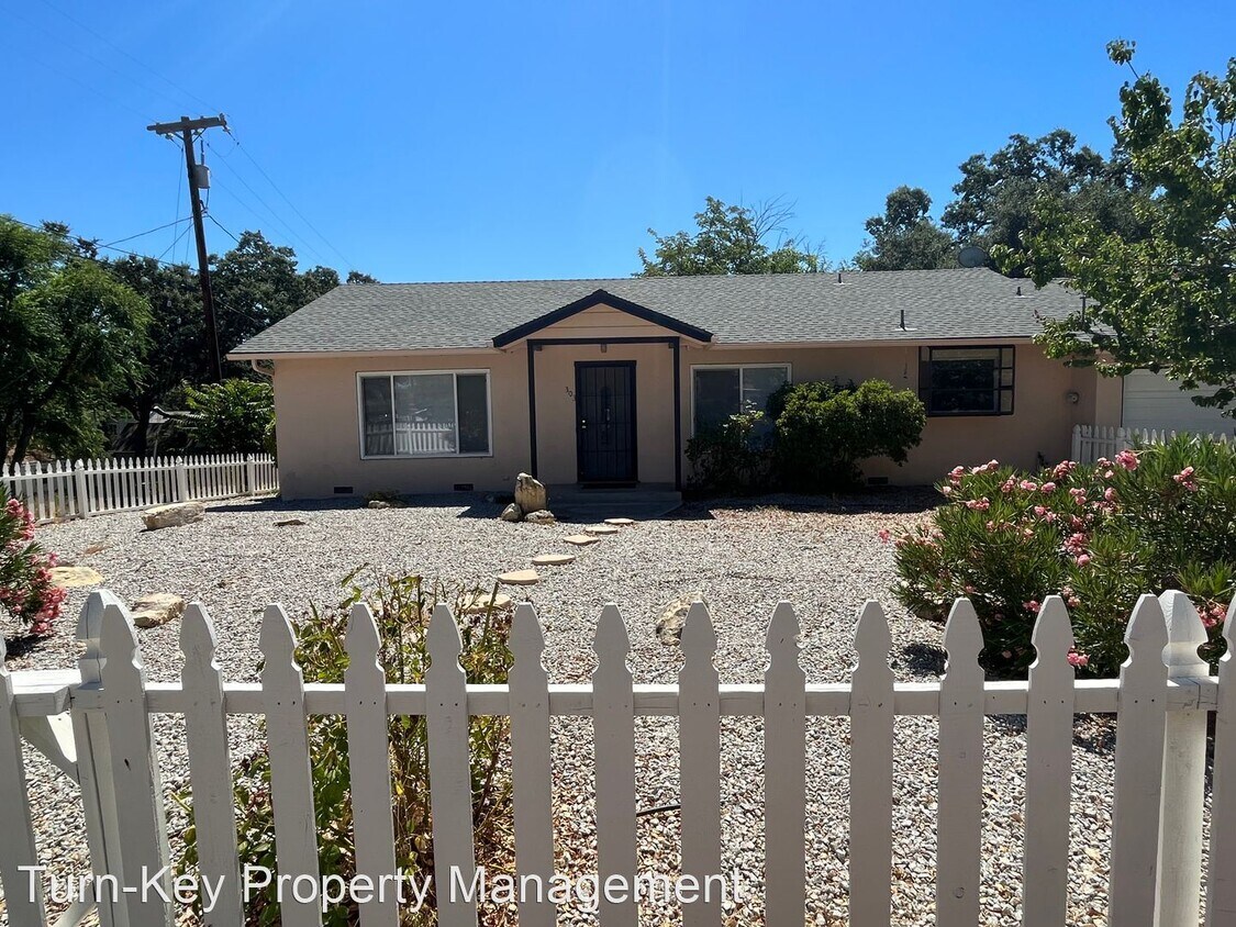 Primary Photo - 3 br, 1.5 bath House - 303 Crocker Street