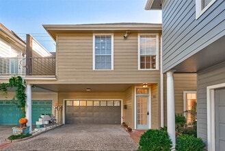 Building Photo - 926 Heights Blvd