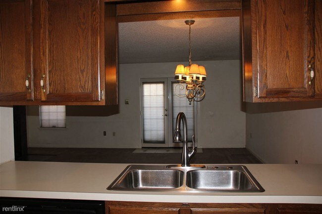 Building Photo - 3 br, 2.5 bath Townhome - 27 Raintree Drive