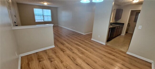 Building Photo - 8304 Fairington Ridge Cir