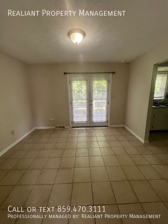Building Photo - 457 Woodview Dr