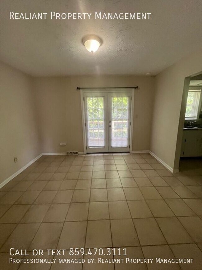 Foto del edificio - 457 Woodview Dr