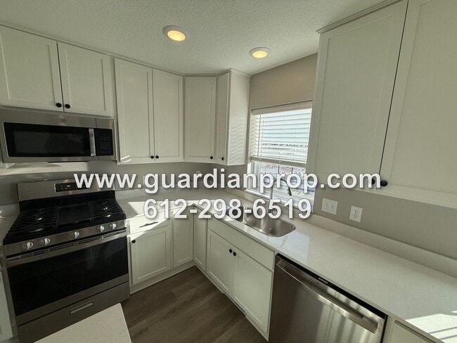 Foto del edificio - Luxury New Construction Townhouse Available Now, Lower Family Room, 4 Baths, Loft Area