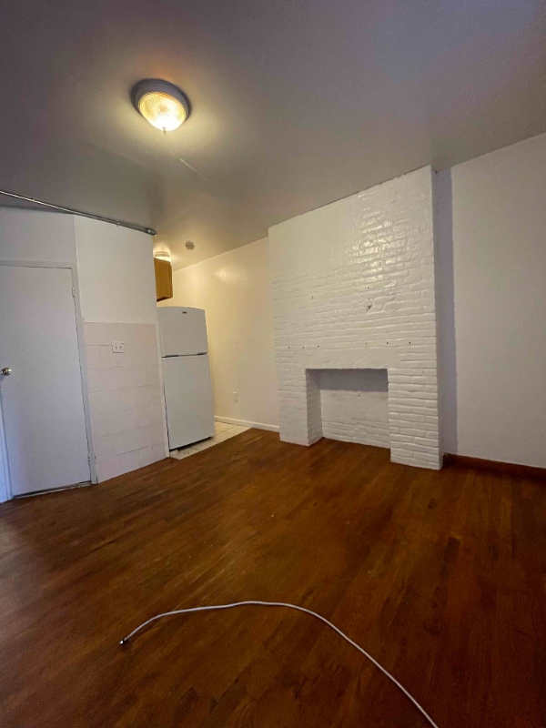Building Photo - 132 Allen St