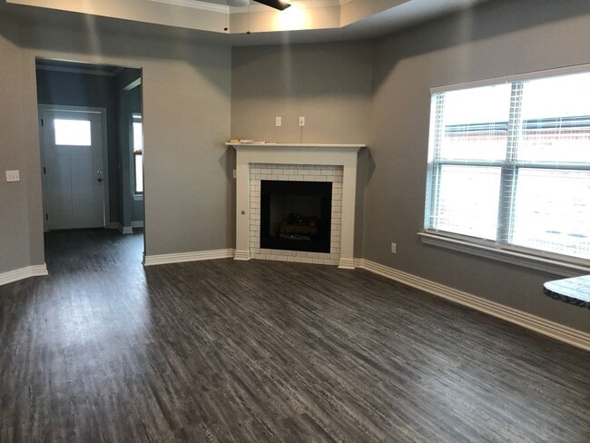 Foto del edificio - BEAUTIFUL BENTONVILLE HOME - LARGE FENCED IN YARD - GREAT LOCATION