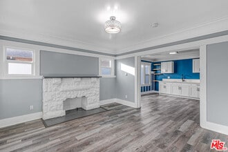 Building Photo - 641 W 43rd St