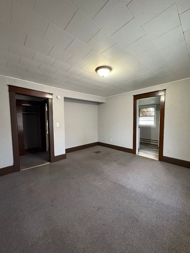 Building Photo - 1411 Spring Ave NE