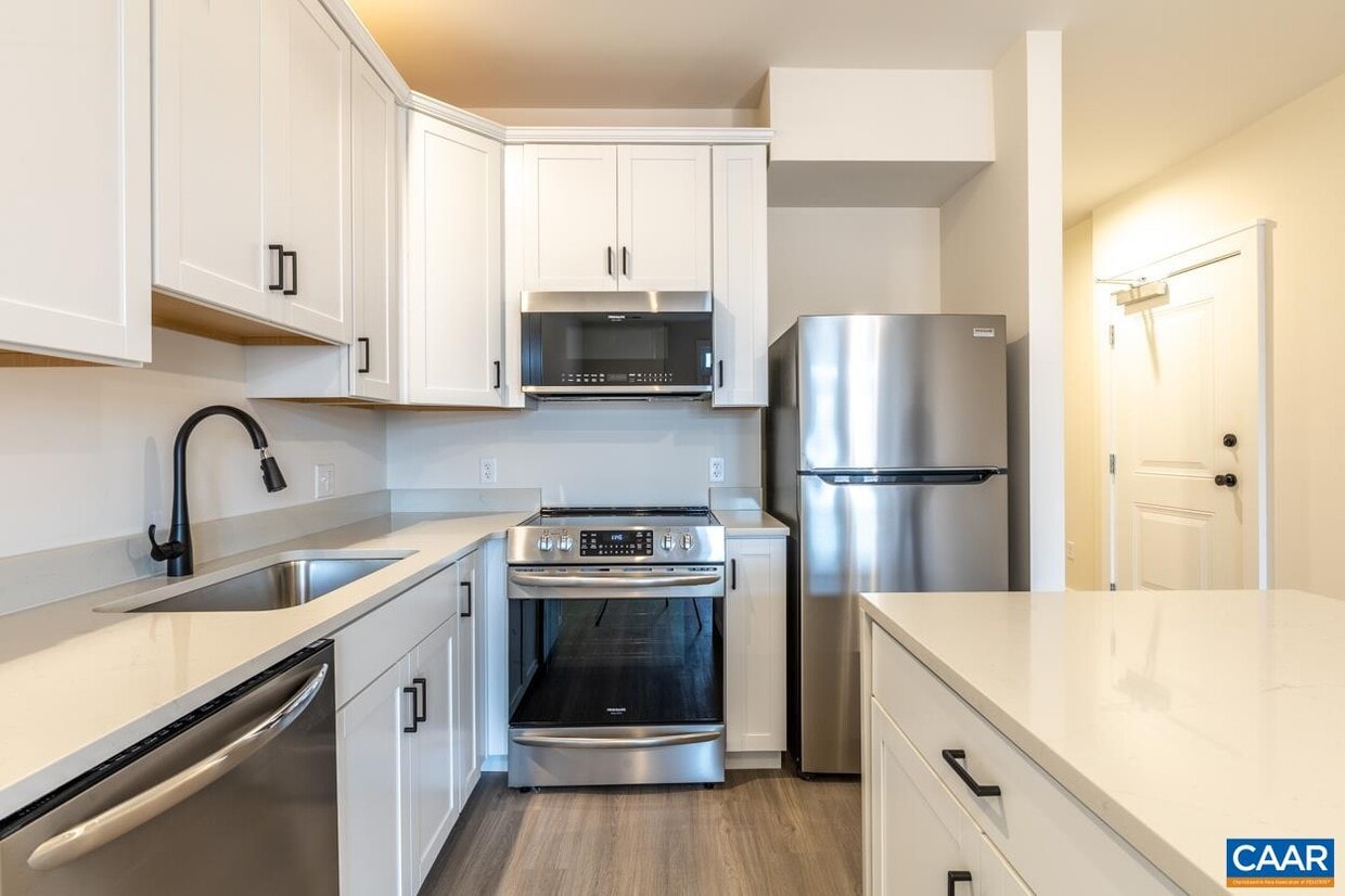 Foto principal - 1143 Rose Hill Dr