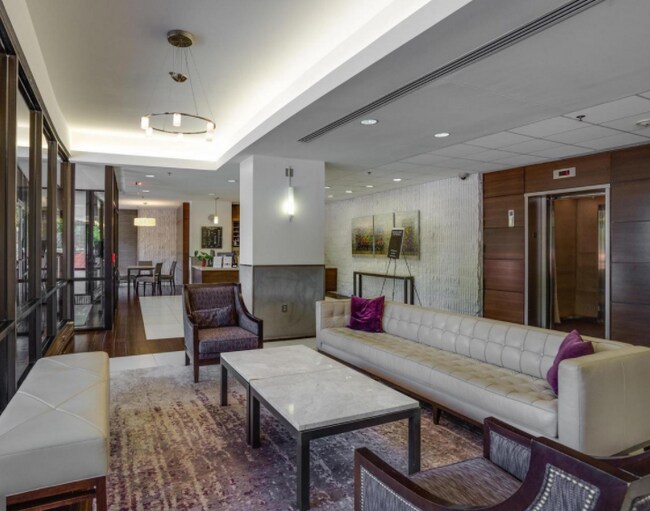 Foto del edificio - 6301 Stevenson Ave