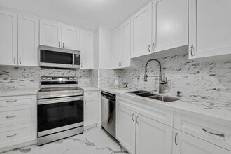 Building Photo - 5600 N Flagler Dr