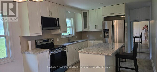 Photo du bâtiment - 316 Rossland Rd W